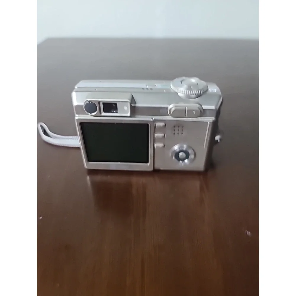Vizio DC630C Digital Camera 6.3 MP 2.0